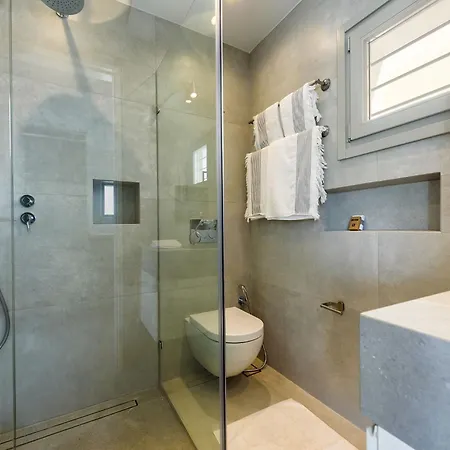 Villa Outstanding New With Great Pool Area And Panoramic Sea View *