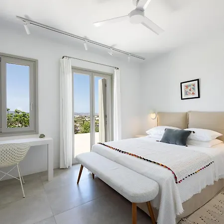 Villa Outstanding New With Great Pool Area And Panoramic Sea View *