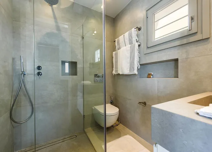 Villa Outstanding New With Great Pool Area And Panoramic Sea View *