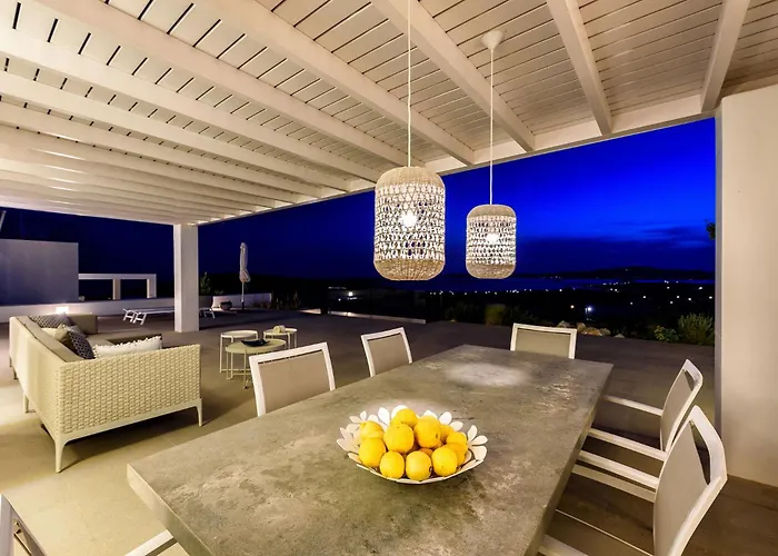 Villa Outstanding New With Great Pool Area And Panoramic Sea View *